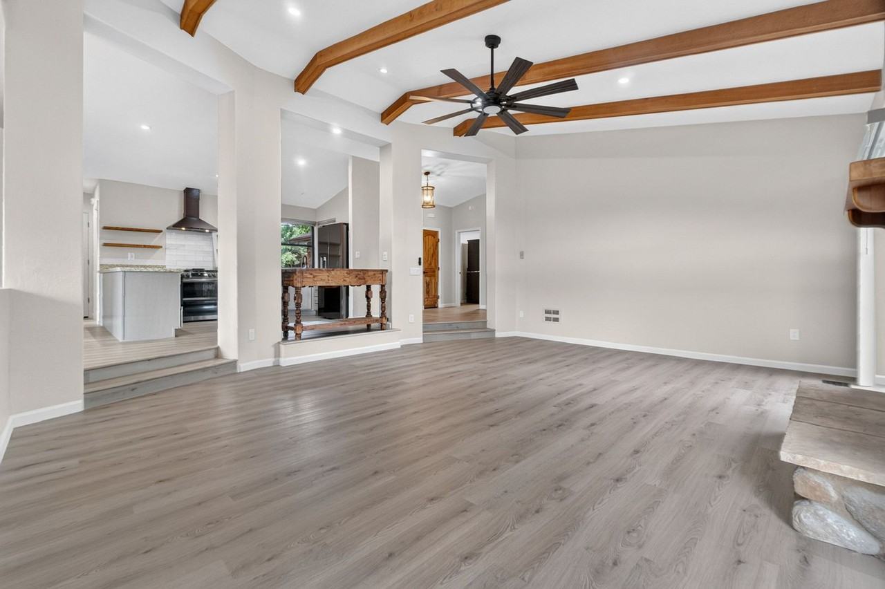 546 Deer Horn Ct - Photo 5 of 30