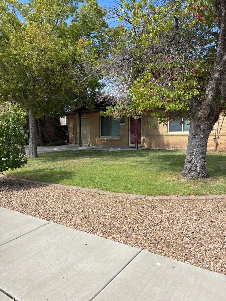 2209 Utah St Ne - Photo 2 of 30