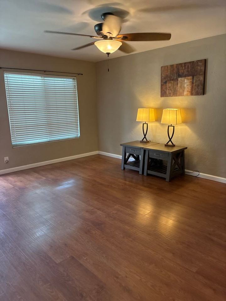 2209 Utah St Ne - Photo 4 of 30