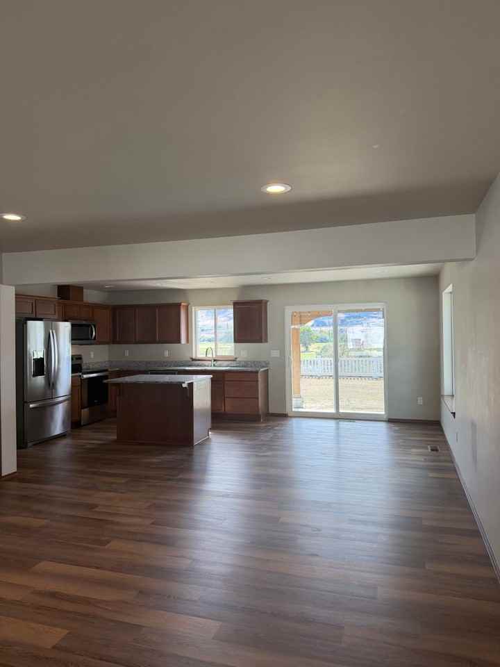 352 Hammond Ln - Photo 2 of 20