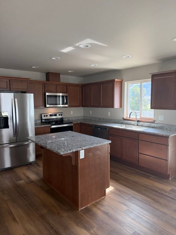 352 Hammond Ln - Photo 3 of 20