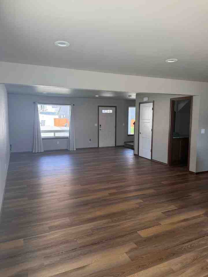 352 Hammond Ln - Photo 4 of 20