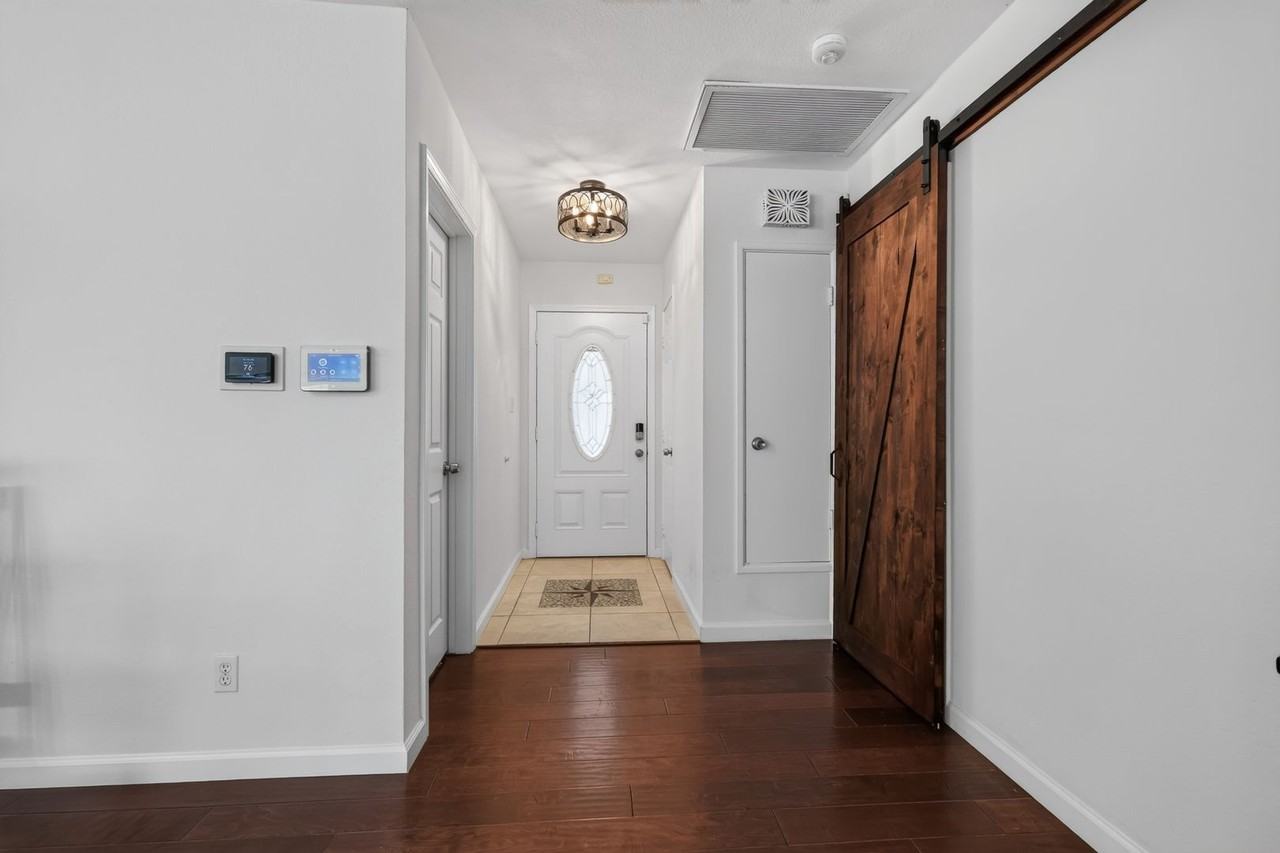 832 Alvin St - Photo 2 of 33