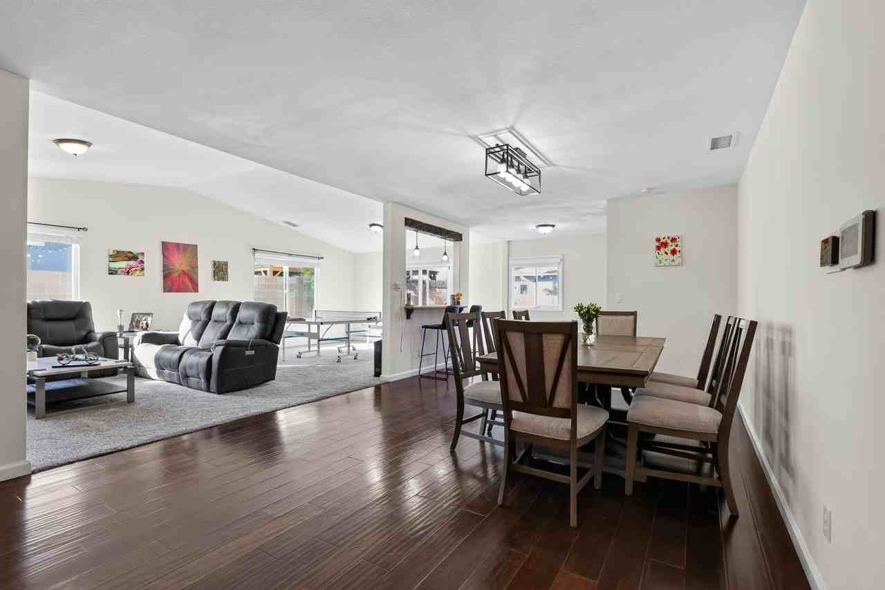 832 Alvin St - Photo 4 of 33