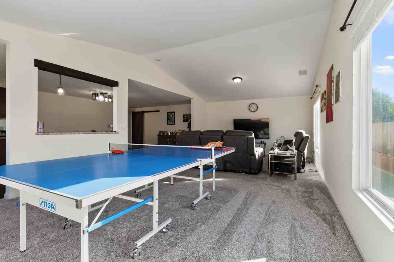 832 Alvin St - Photo 7 of 33