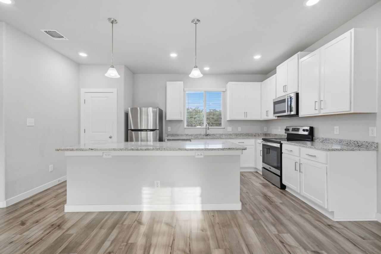 21527 Sir Walter Ln - Photo 4 of 30