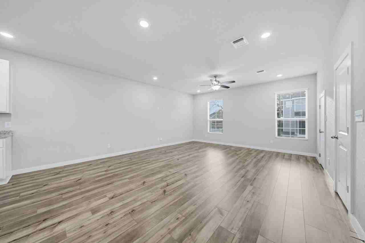 21527 Sir Walter Ln - Photo 2 of 30