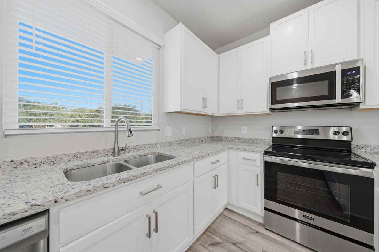 21527 Sir Walter Ln - Photo 7 of 30
