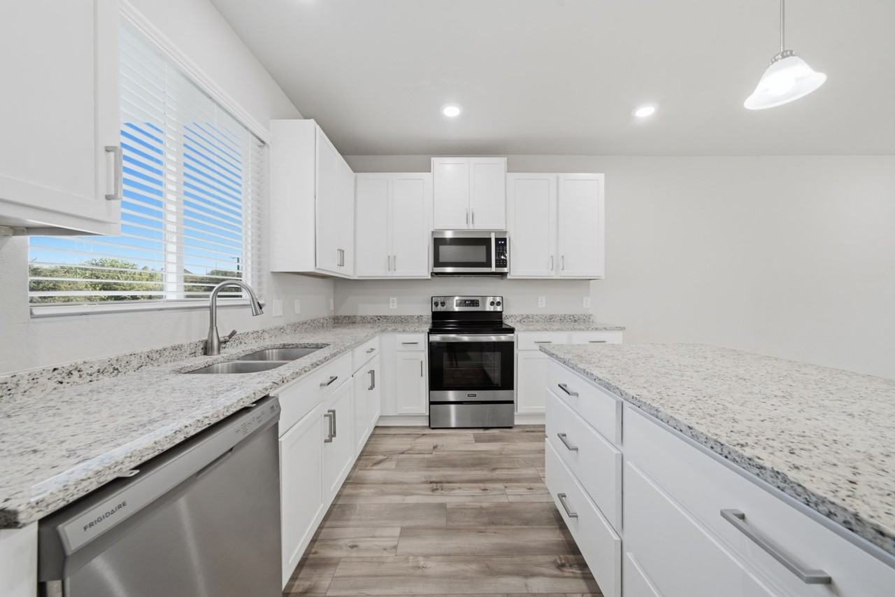 21527 Sir Walter Ln - Photo 6 of 30