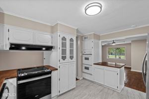 featured image of 822 E River Rd