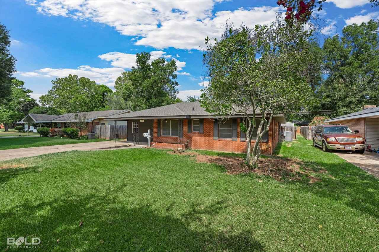 822 E River Rd - Photo 4 of 36