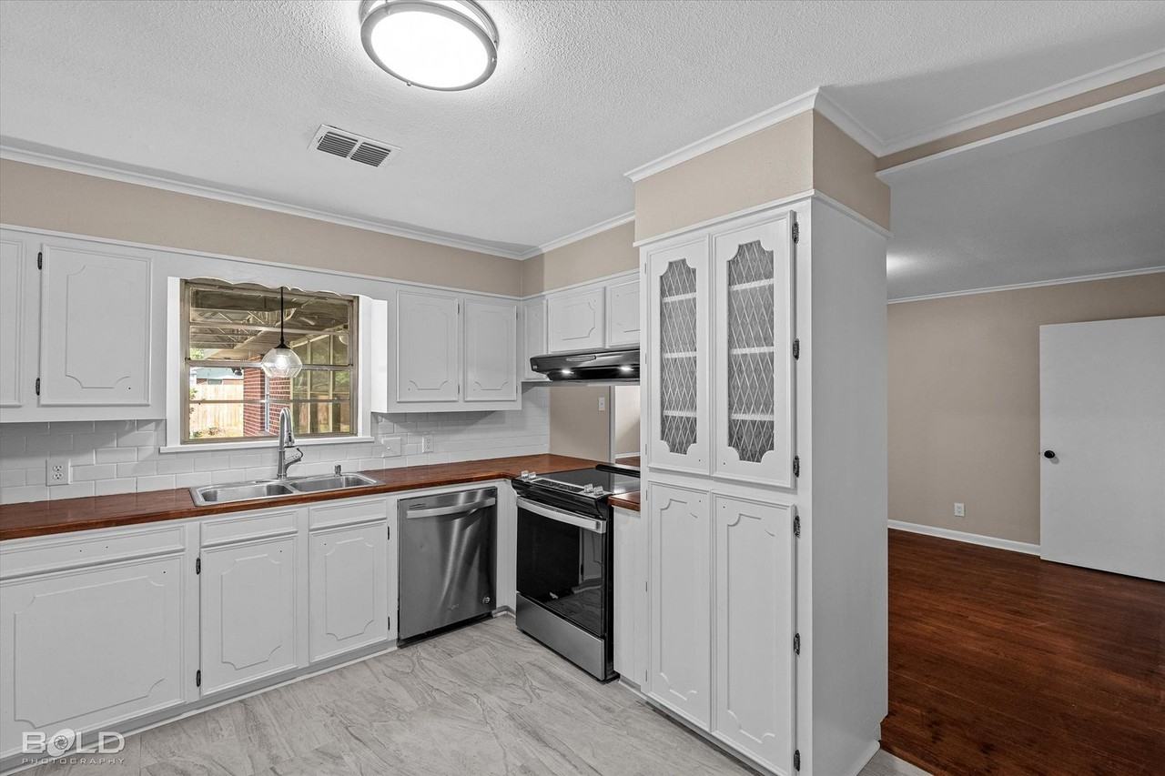 822 E River Rd - Photo 5 of 36