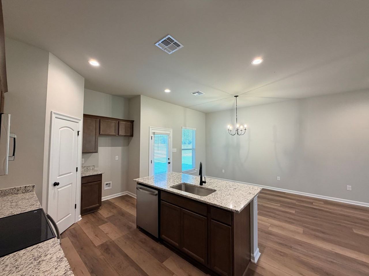 302 Babineaux Ln - Photo 4 of 32