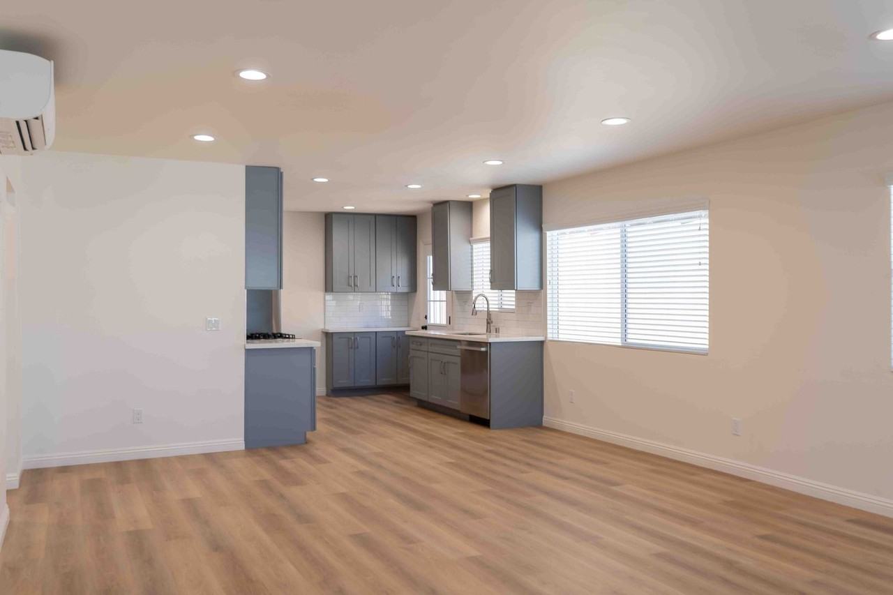 4516 W 28th St - Photo 4 of 12