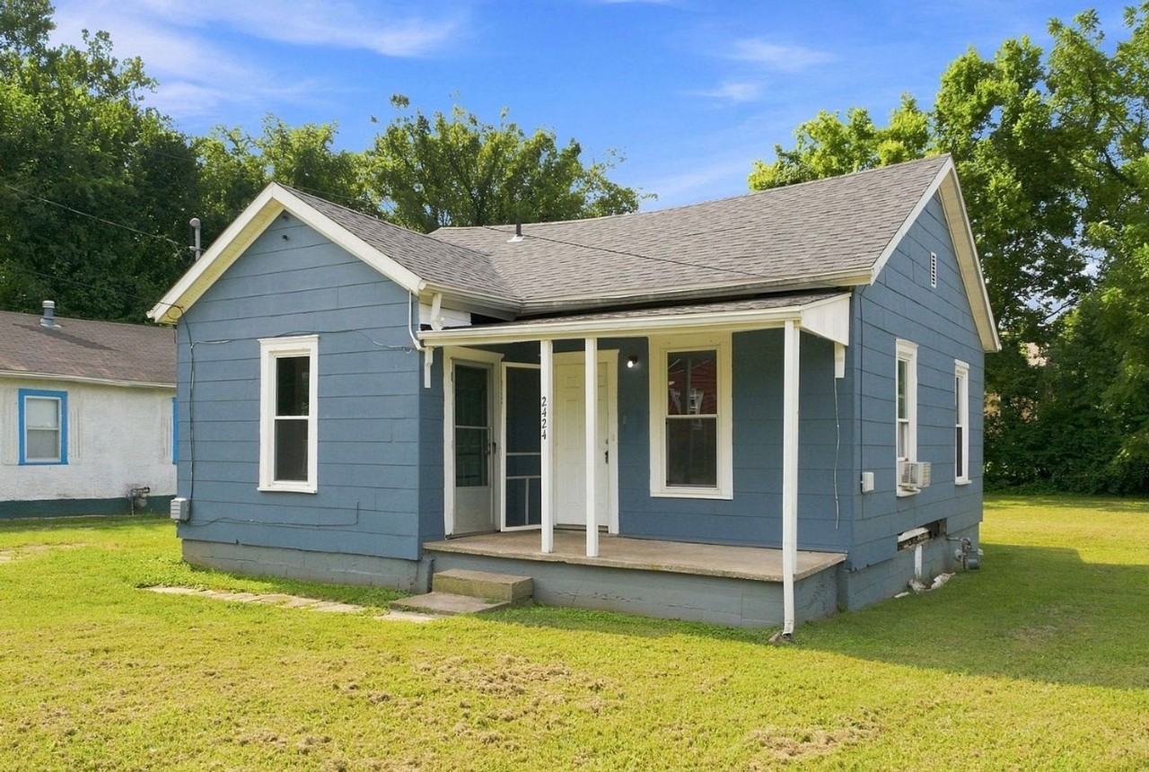 2424 W Elm St - Photo 2 of 22