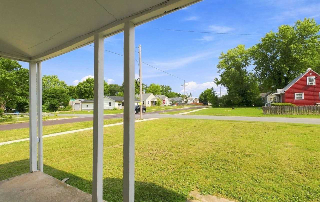 2424 W Elm St - Photo 5 of 22