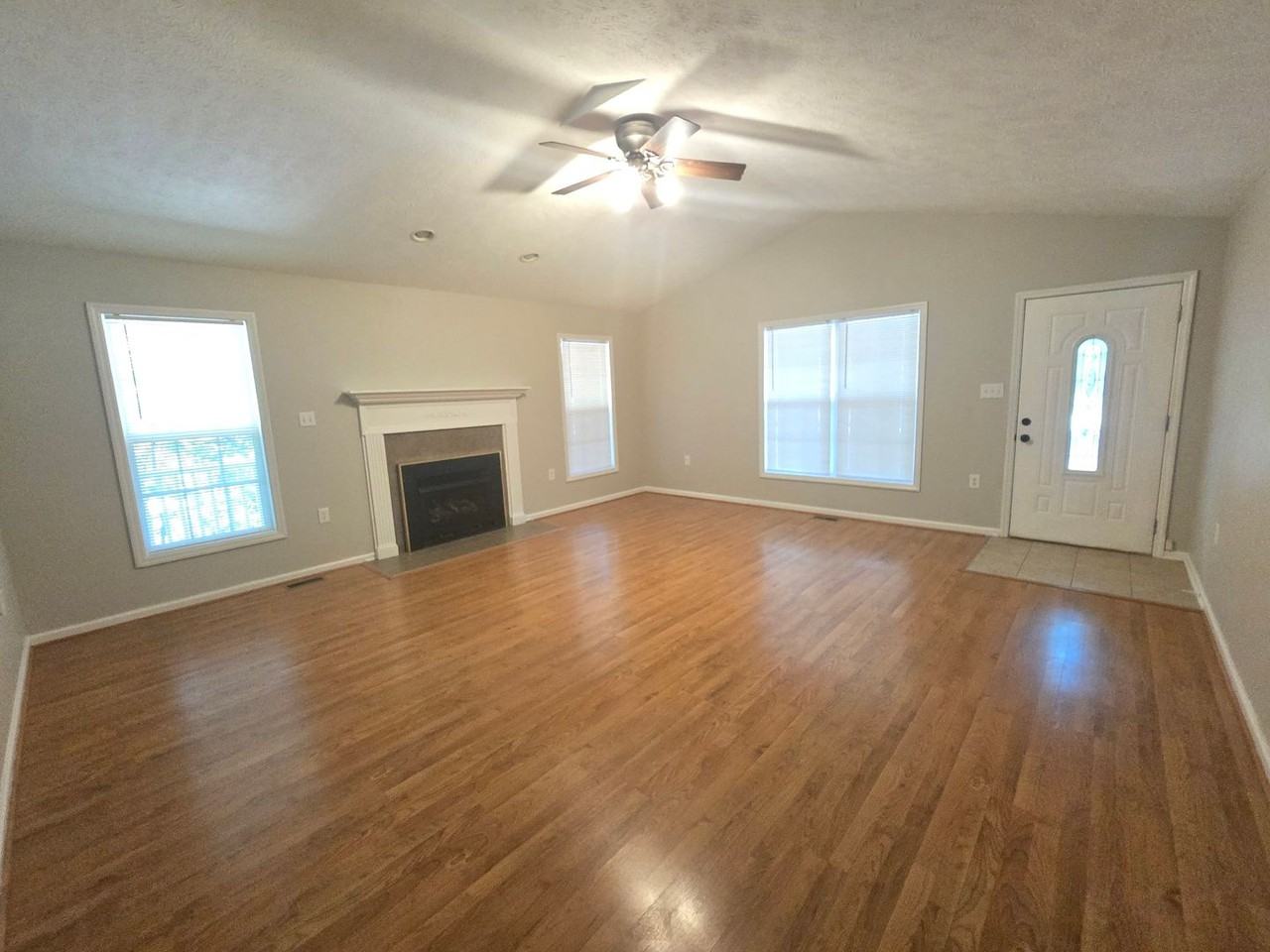 3910 Sarasota Dr - Photo 2 of 20