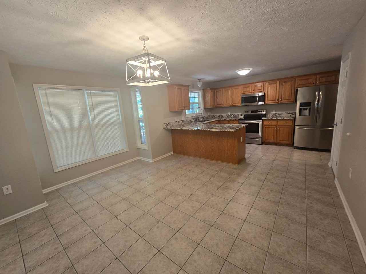 3910 Sarasota Dr - Photo 4 of 20