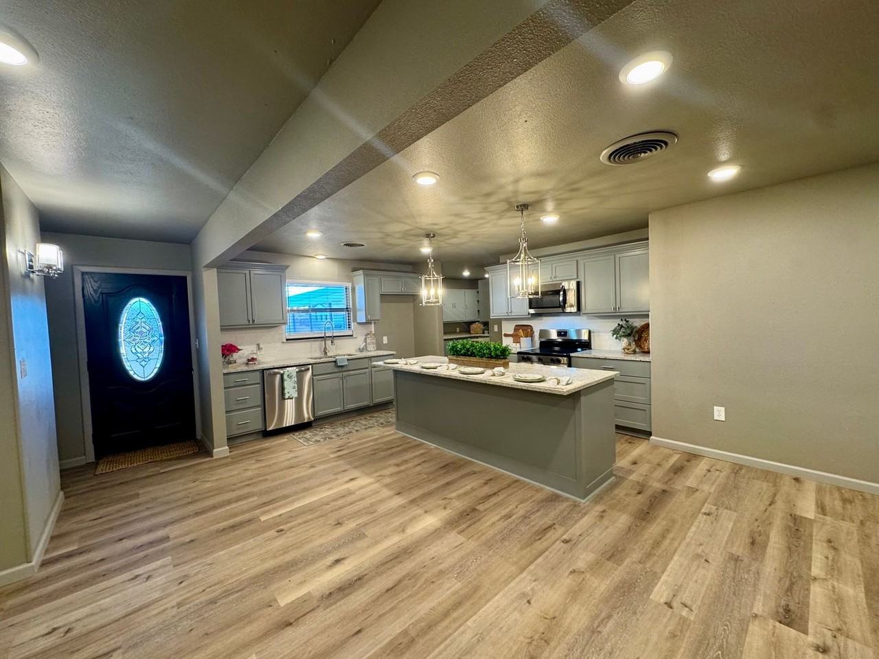 106 N 22nd Pl - Photo 3 of 50