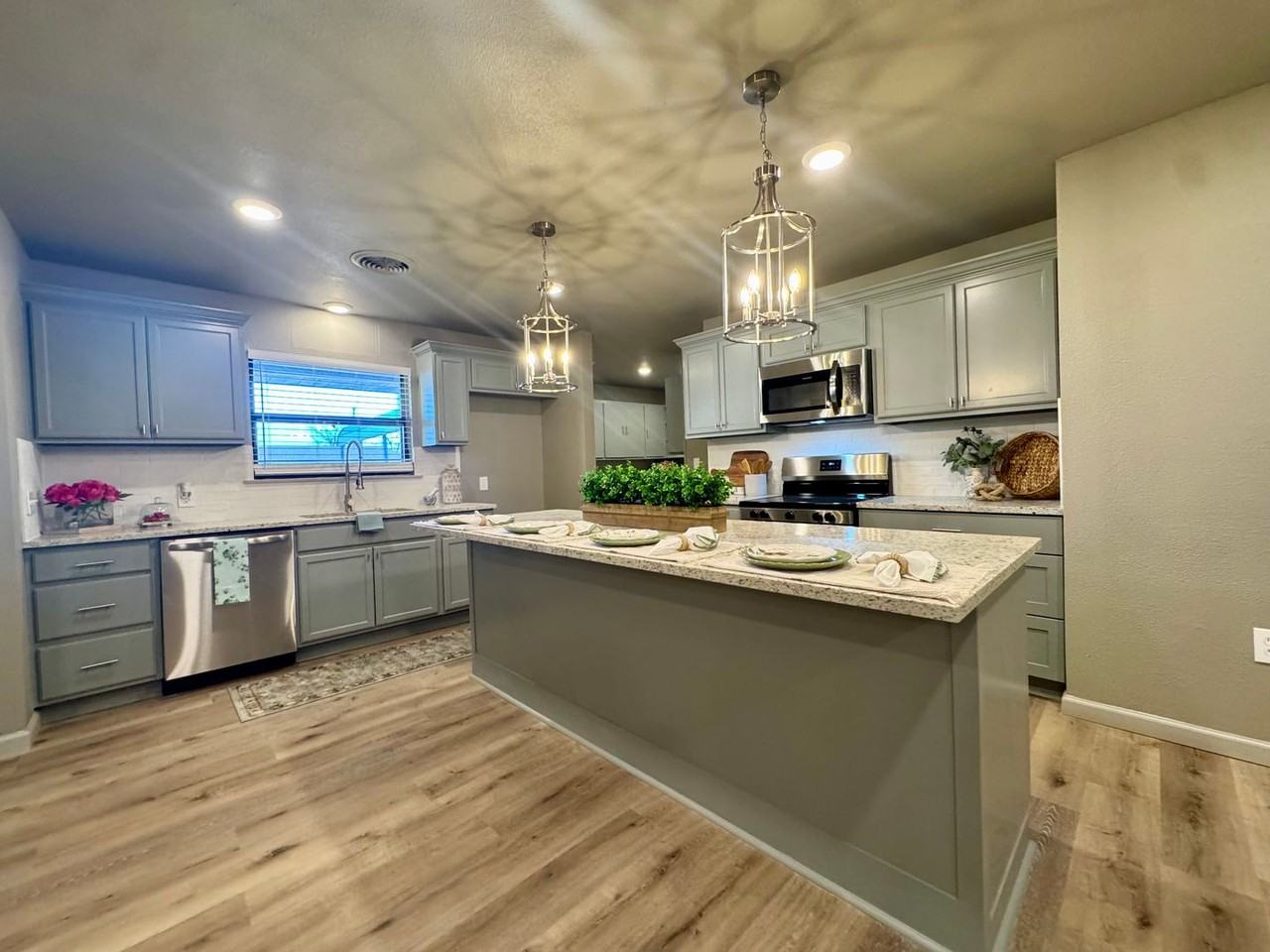 106 N 22nd Pl - Photo 4 of 50