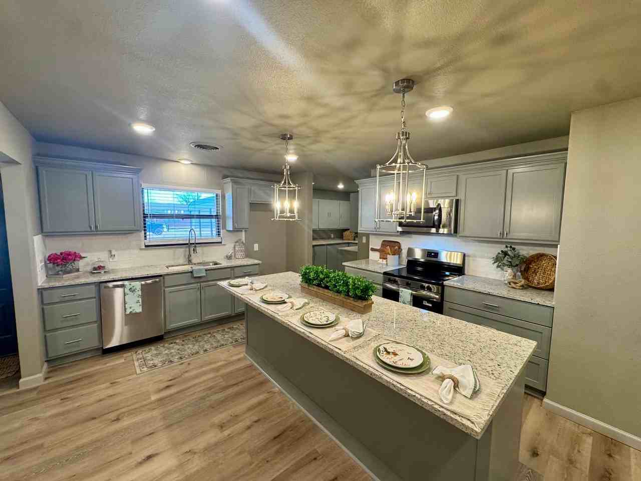 106 N 22nd Pl - Photo 6 of 50