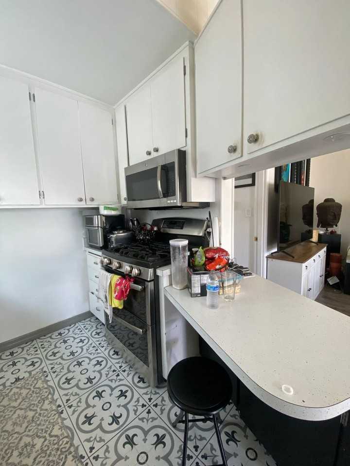 415 1/2 Ocean Ave - Photo 7 of 10