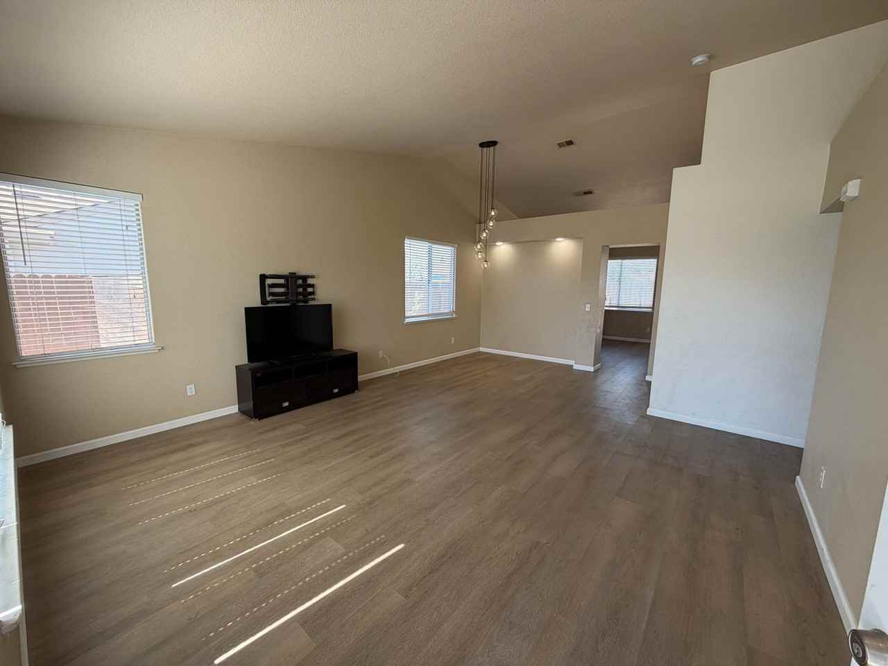 5431 Lakespring Dr - Photo 2 of 19