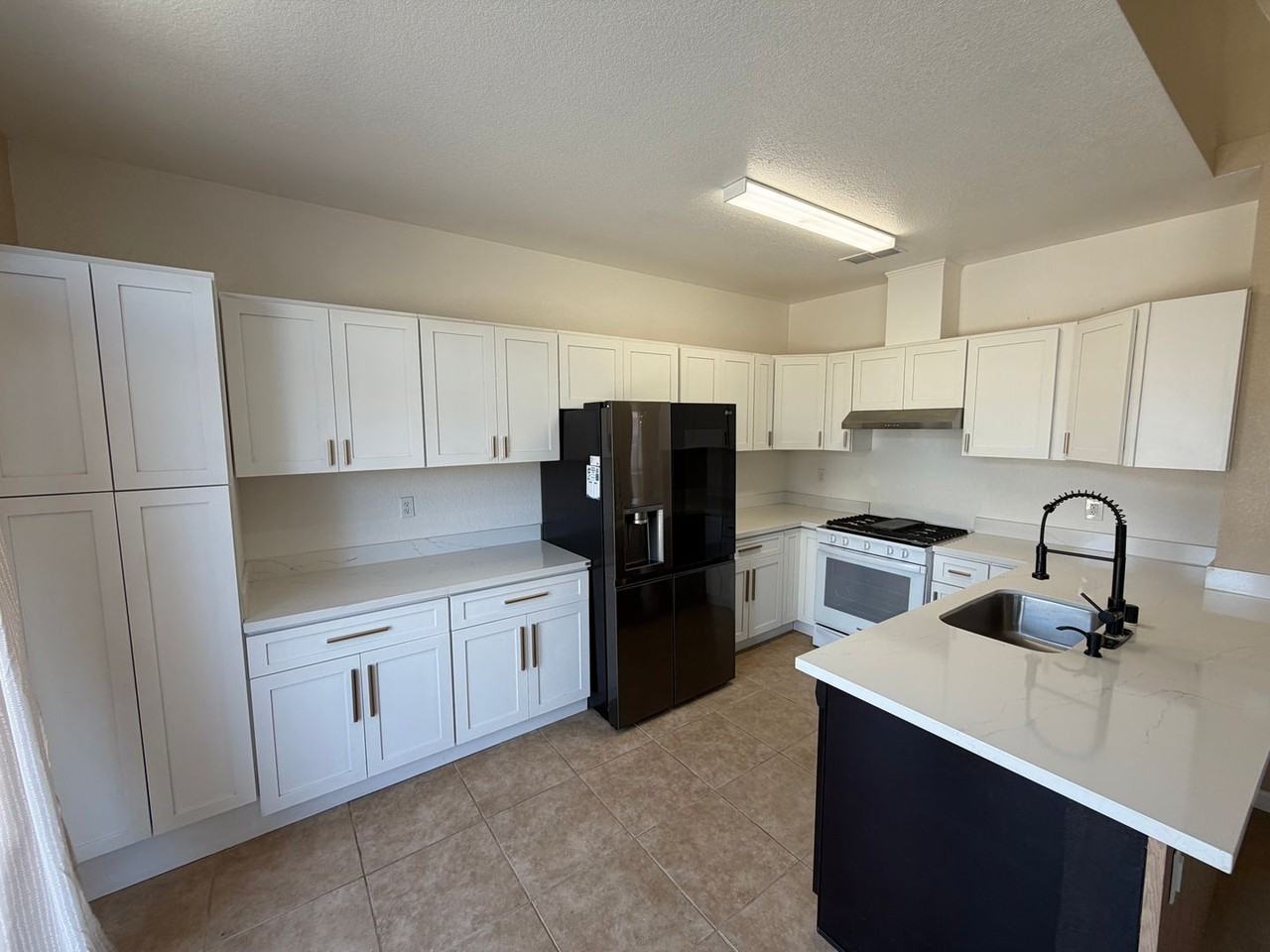 5431 Lakespring Dr - Photo 4 of 19