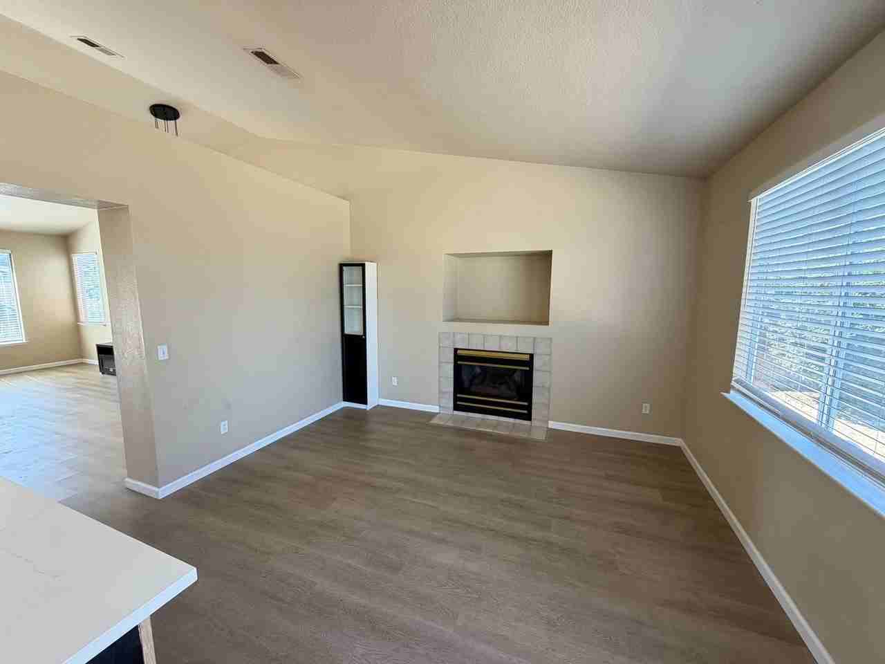 5431 Lakespring Dr - Photo 5 of 19