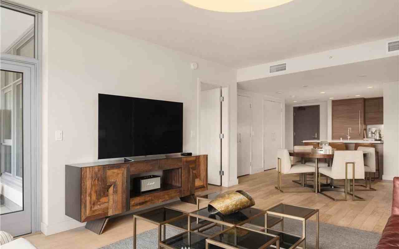 583 Battery St - Photo 3 of 13