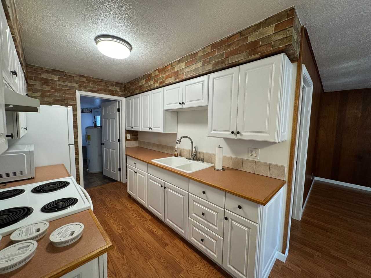 632 Meadow Ave - Photo 4 of 19