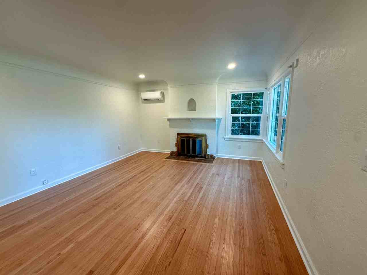 641 Nw 180th St - Photo 4 of 24