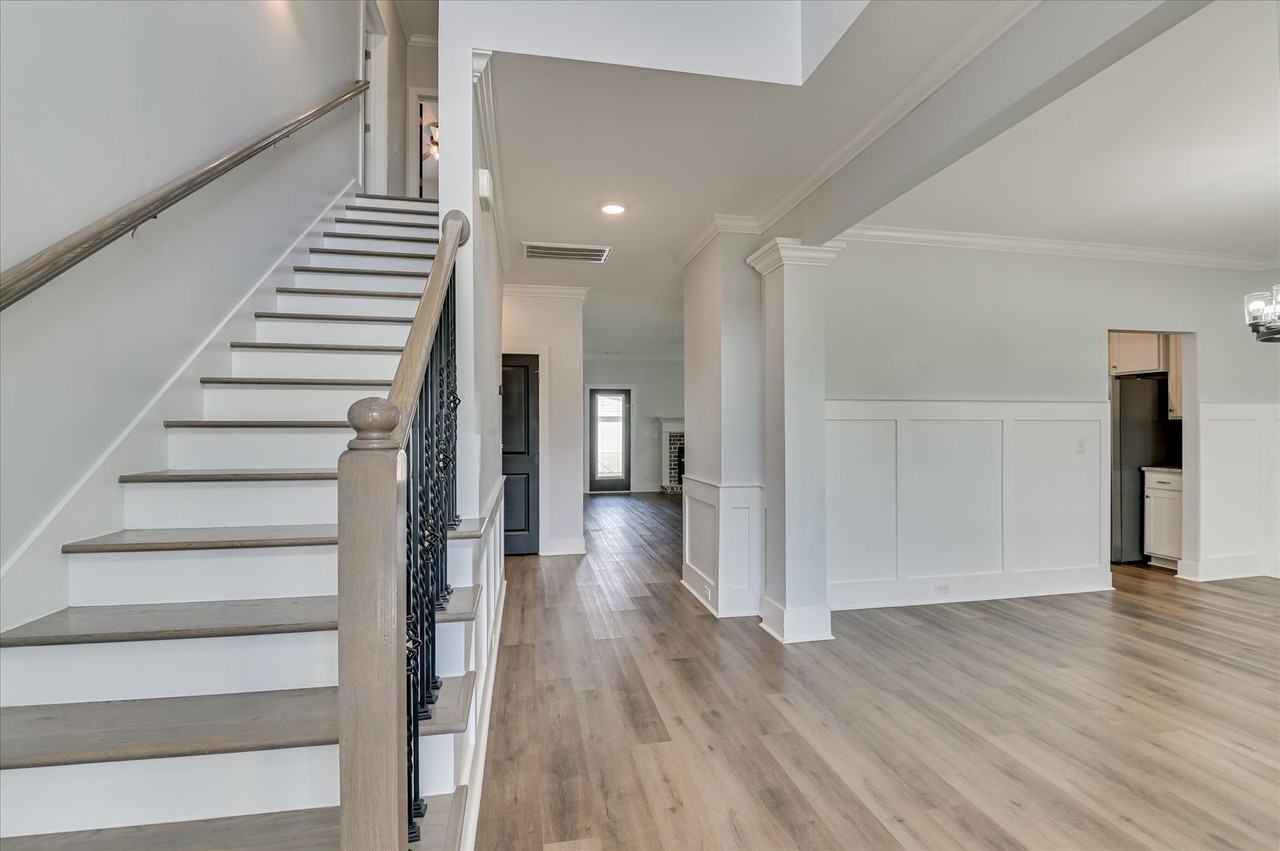 2217 Laurens St - Photo 4 of 50