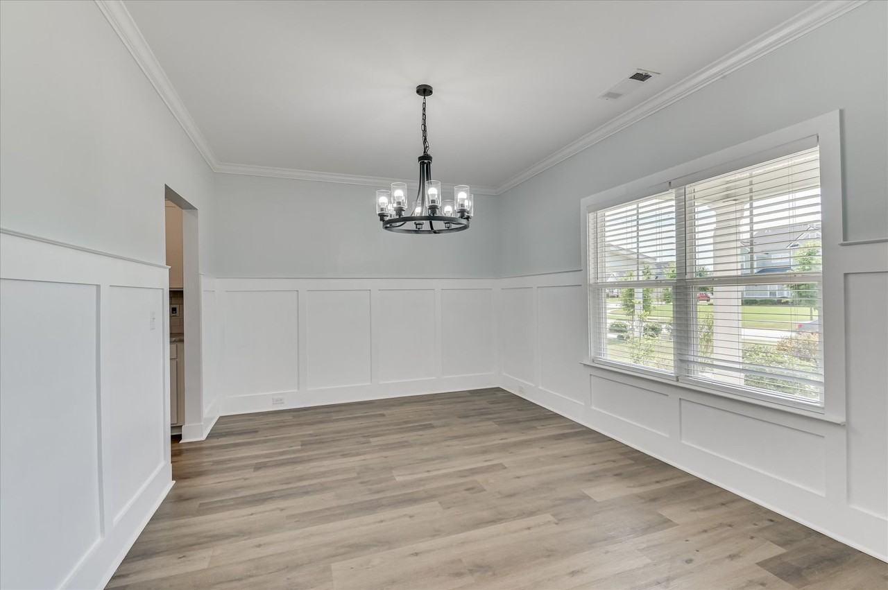2217 Laurens St - Photo 5 of 50