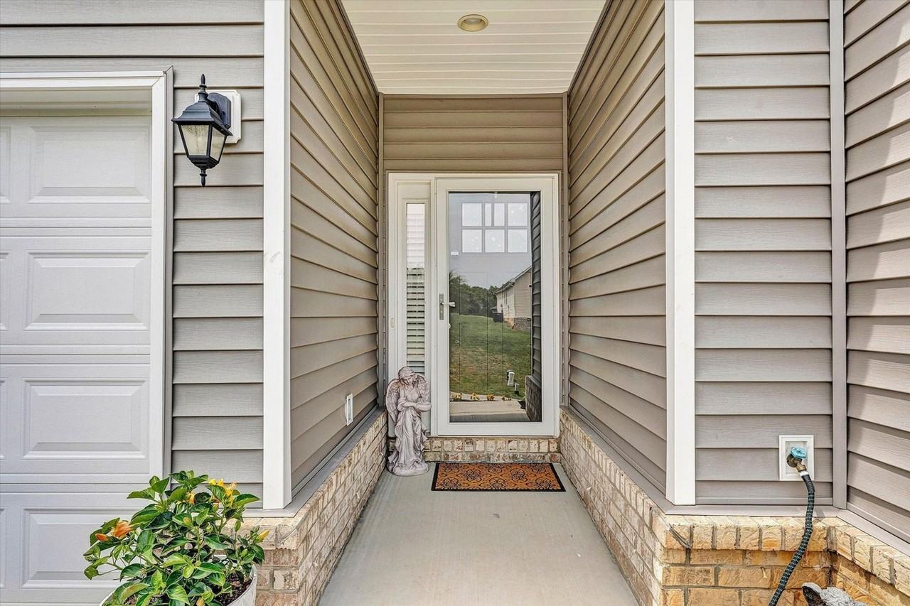 22 Carrington Ct - Photo 2 of 23