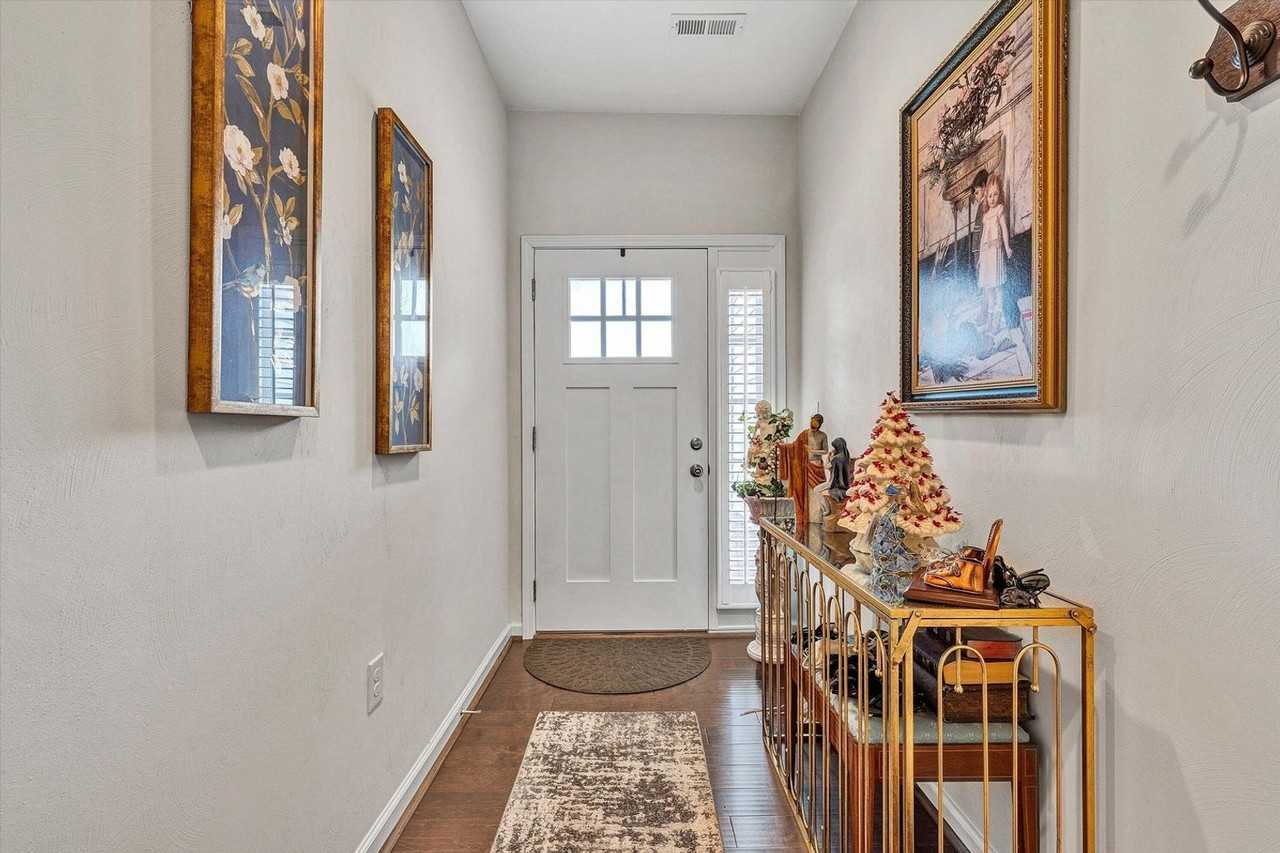22 Carrington Ct - Photo 3 of 23