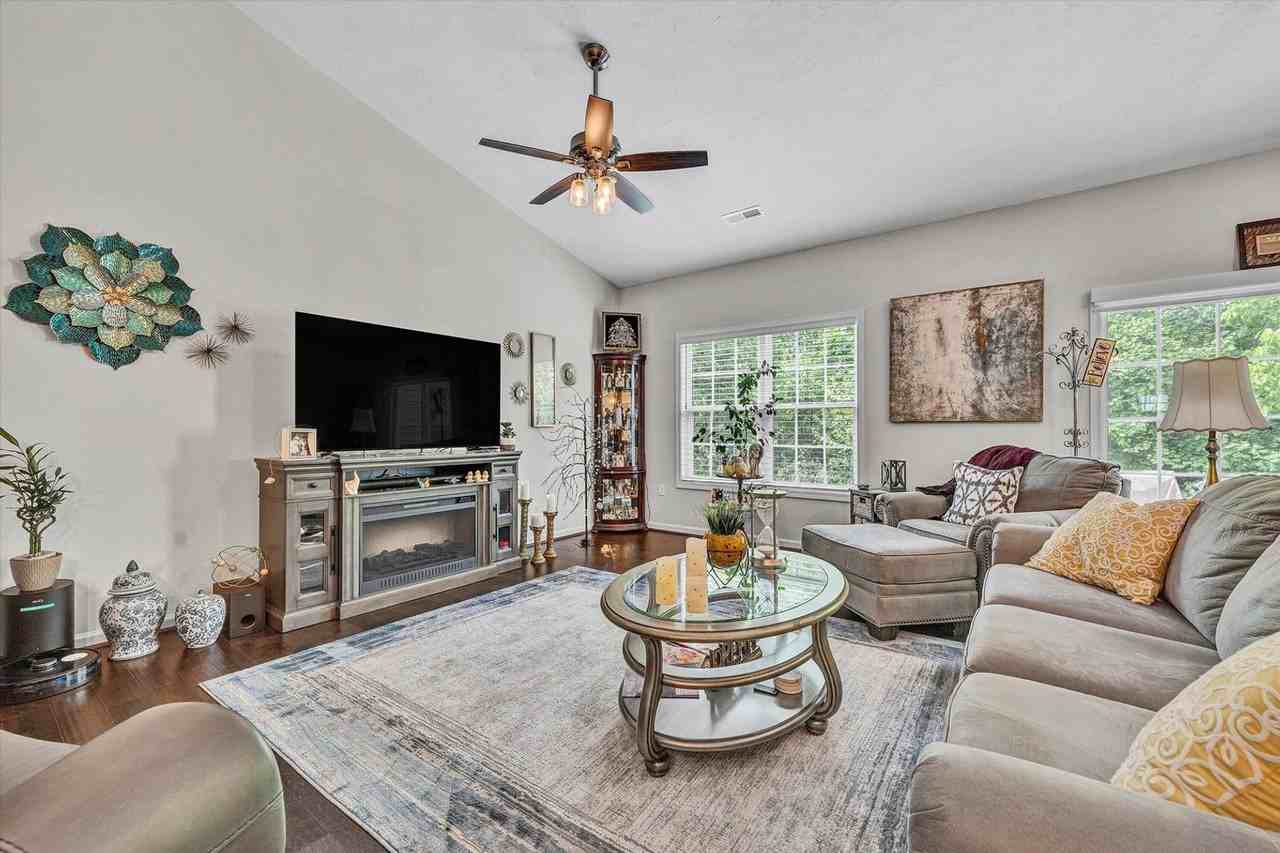 22 Carrington Ct - Photo 4 of 23