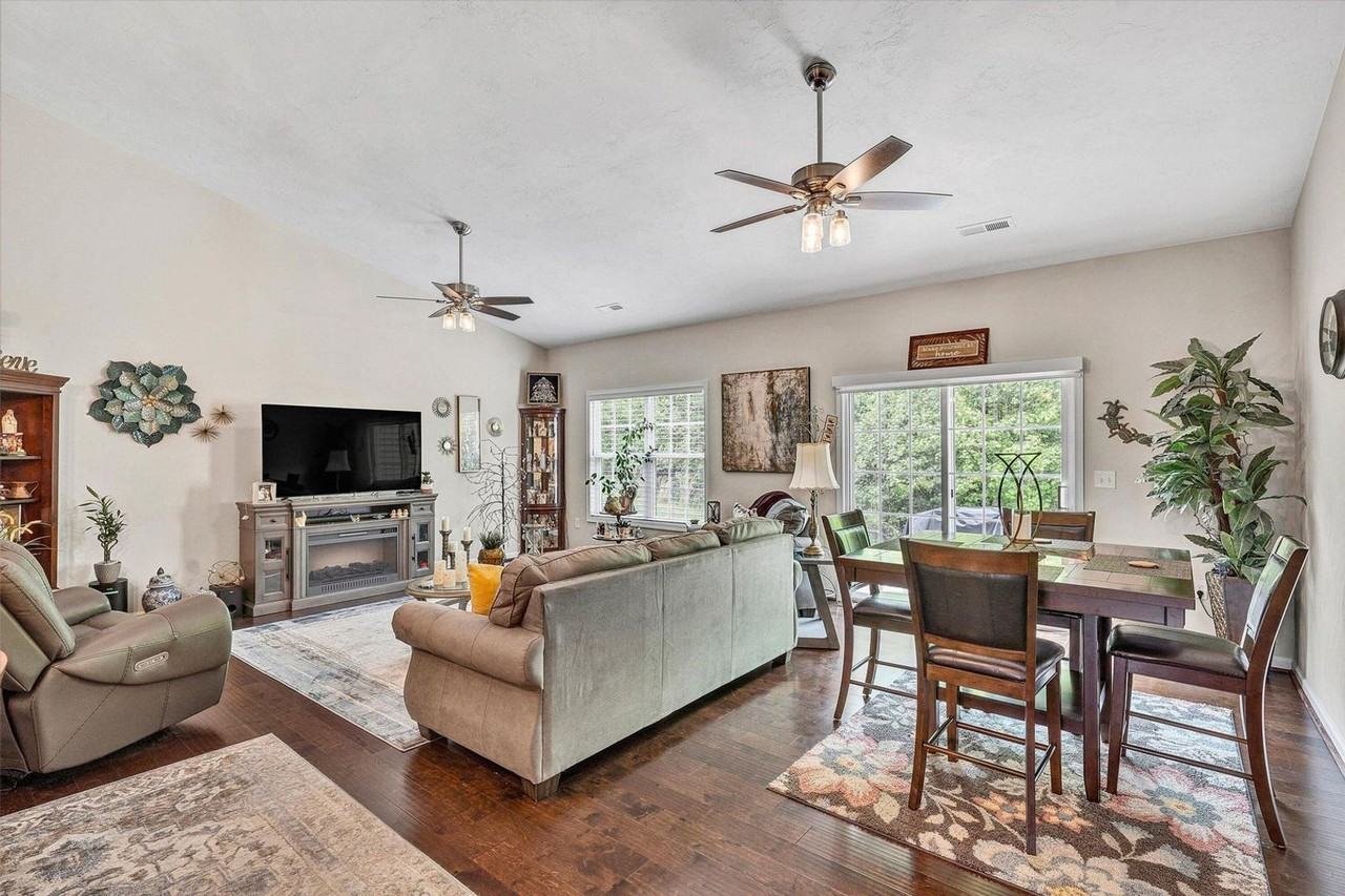 22 Carrington Ct - Photo 6 of 23
