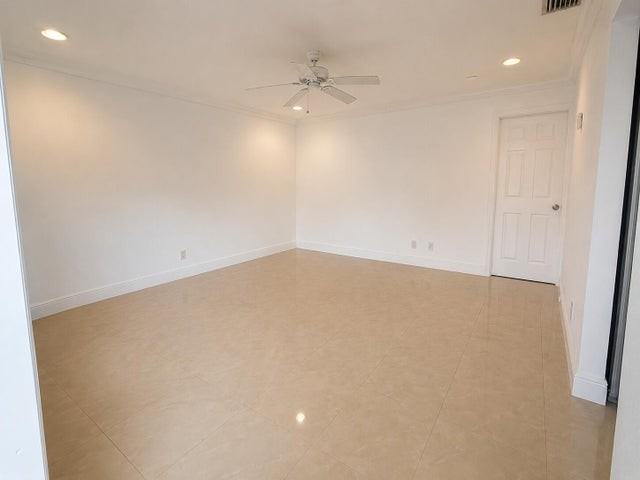 101 Southwest 3rd Avenue - Photo 4 of 8