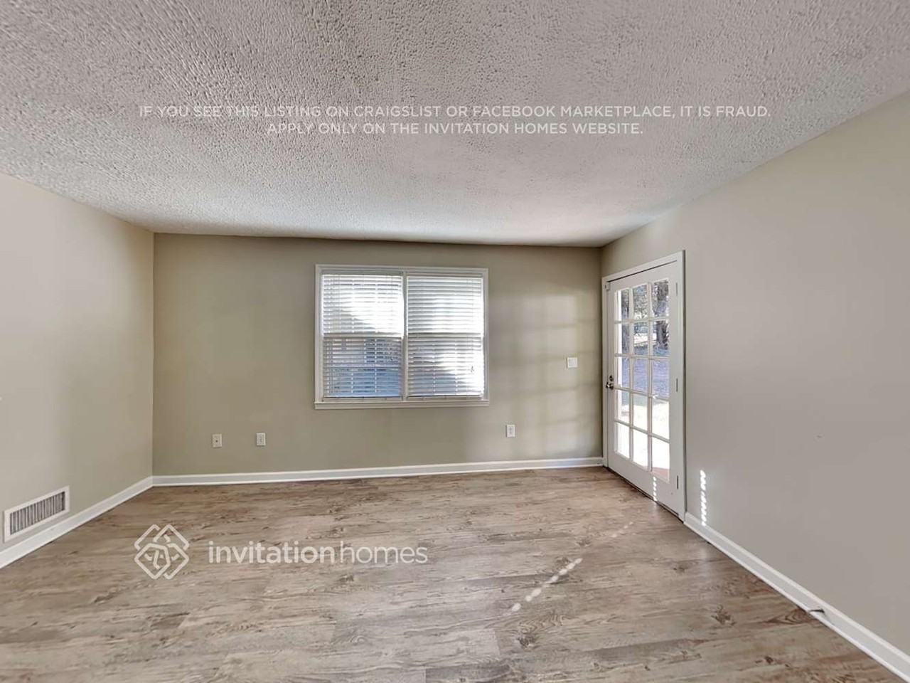 2631 Kings Cir - Photo 4 of 21