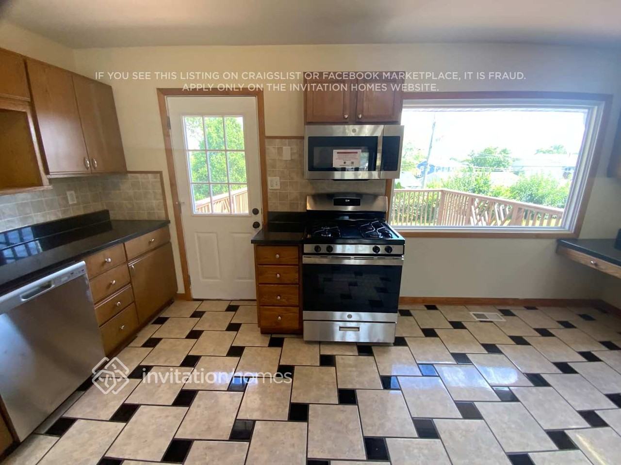 327 Hemlock Ave - Photo 6 of 22