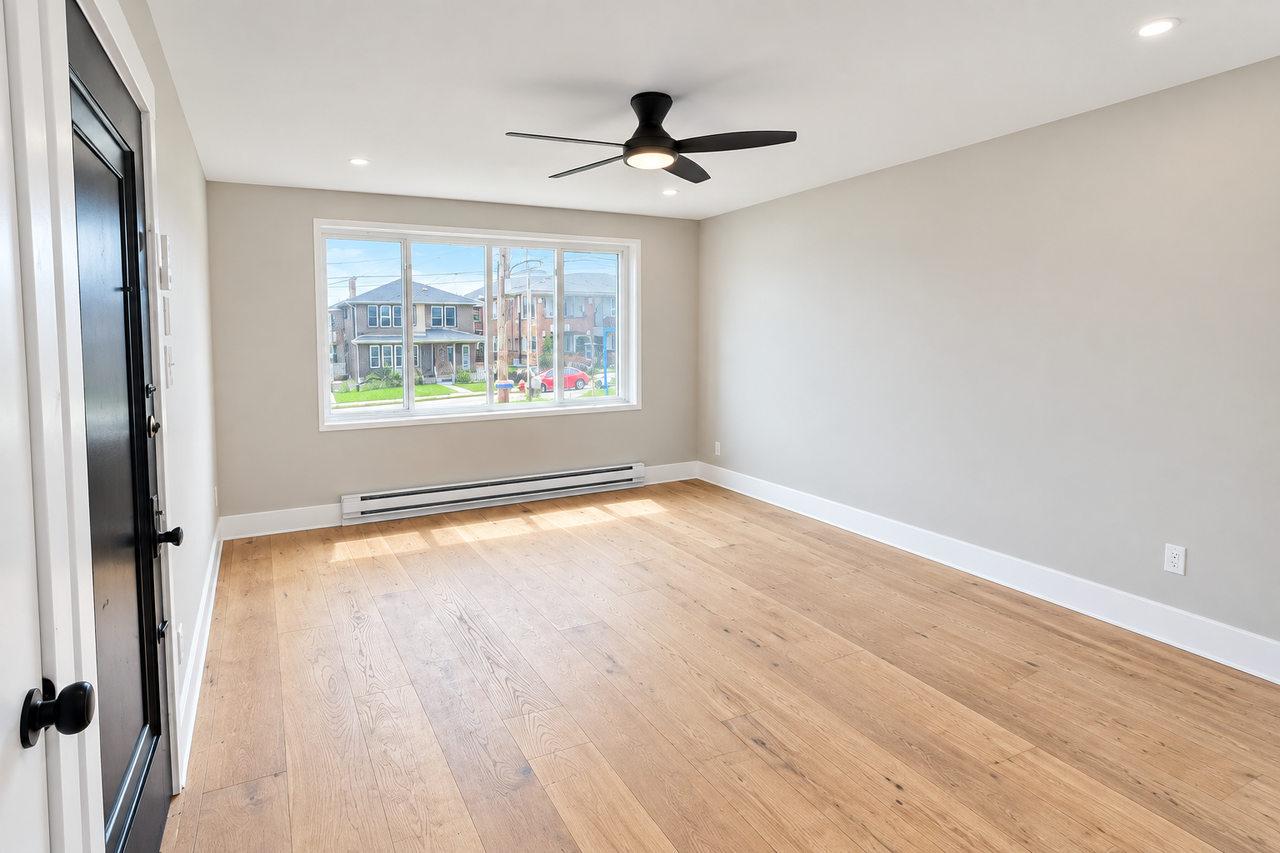 2716 BROADWAY -- 319 - Photo 2 of 9