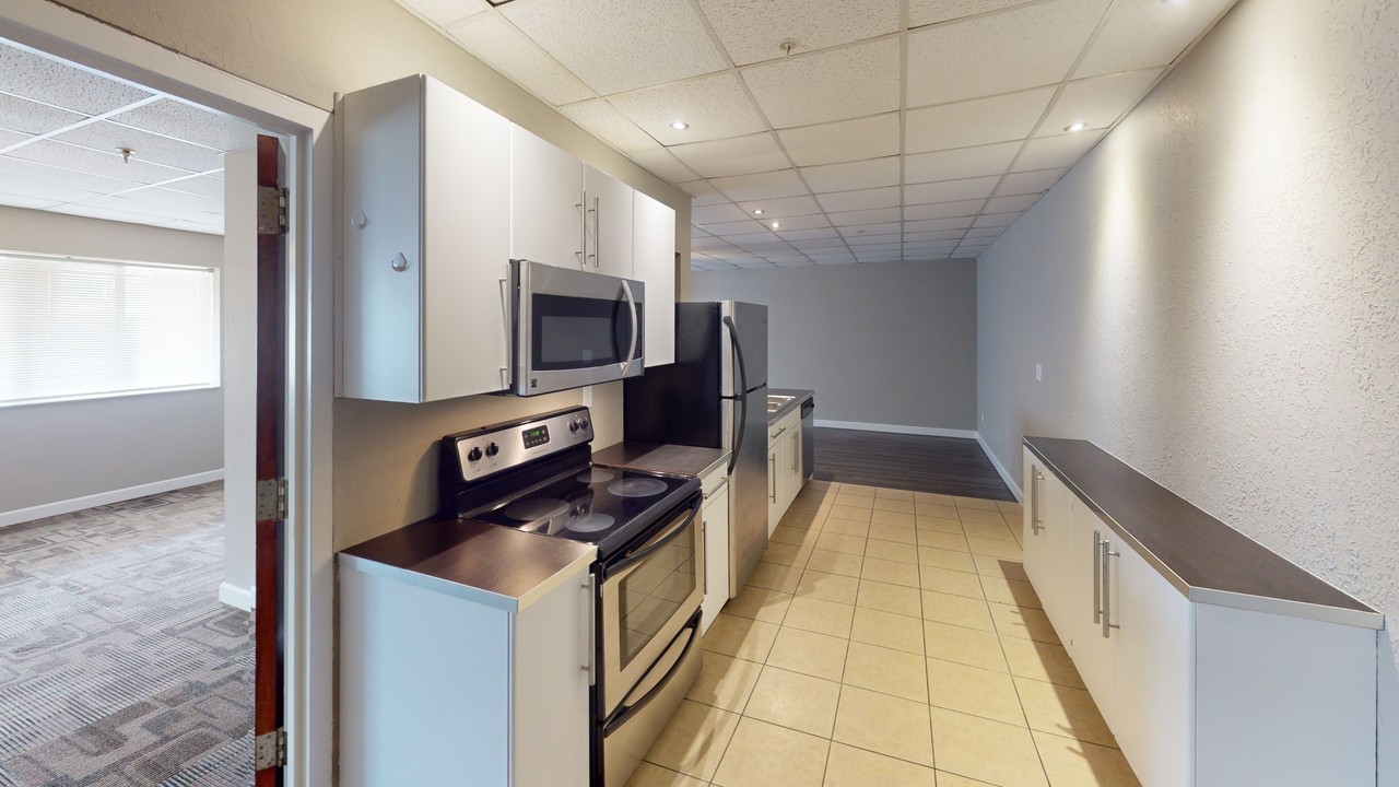141 North Court - Photo 3 of 8