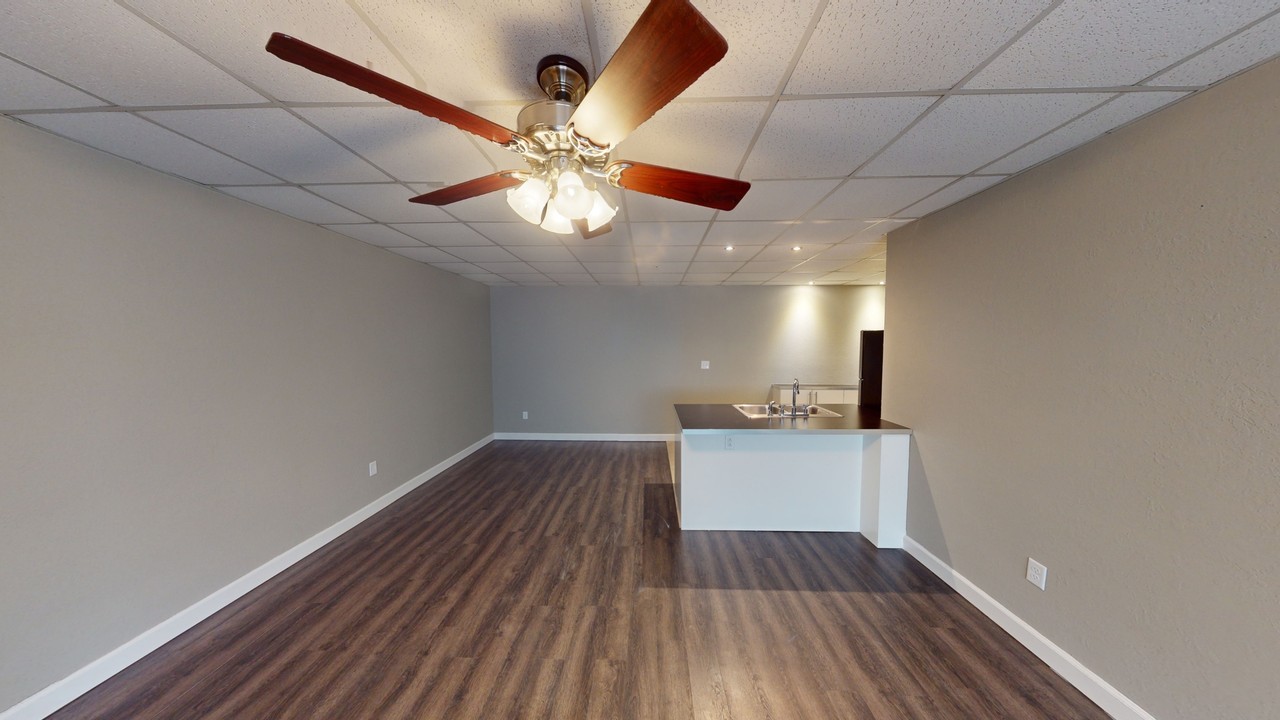 141 North Court - Photo 4 of 8