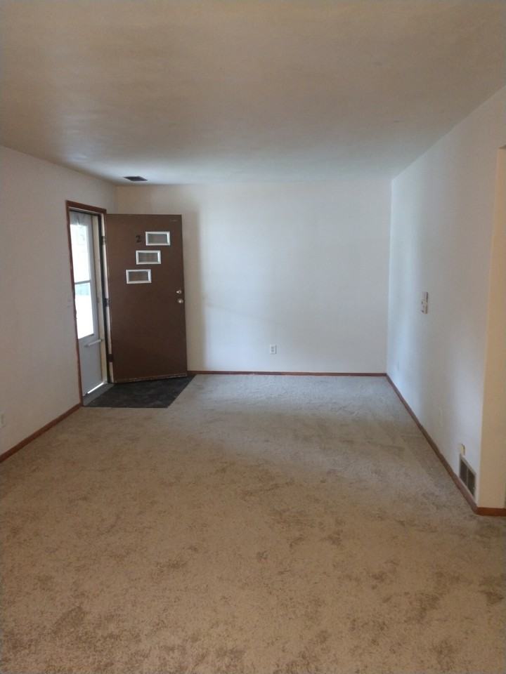403 Ellen Ave. - Photo 2 of 13