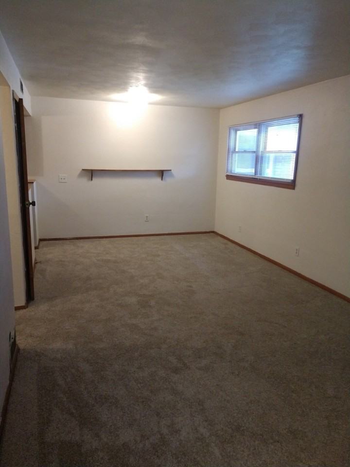 403 Ellen Ave. - Photo 3 of 13