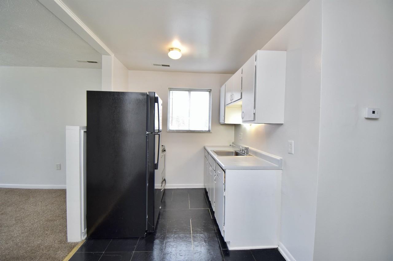 1281 Sunset Avenue - Photo 4 of 21