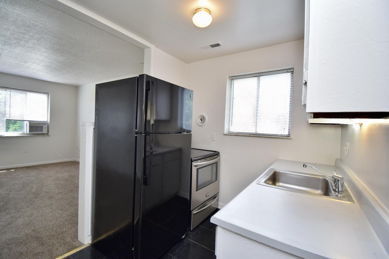 1281 Sunset Avenue - Photo 5 of 21