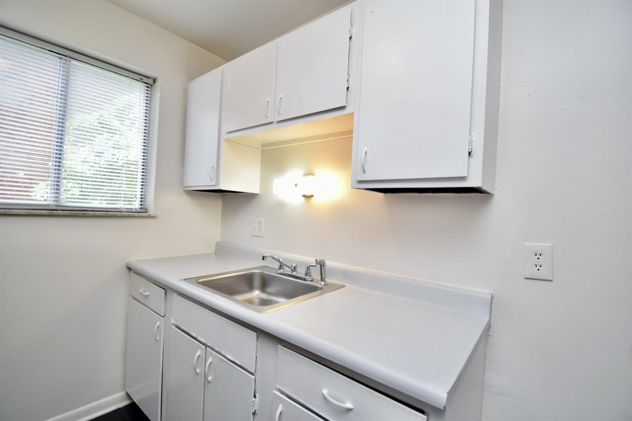 1281 Sunset Avenue - Photo 6 of 21