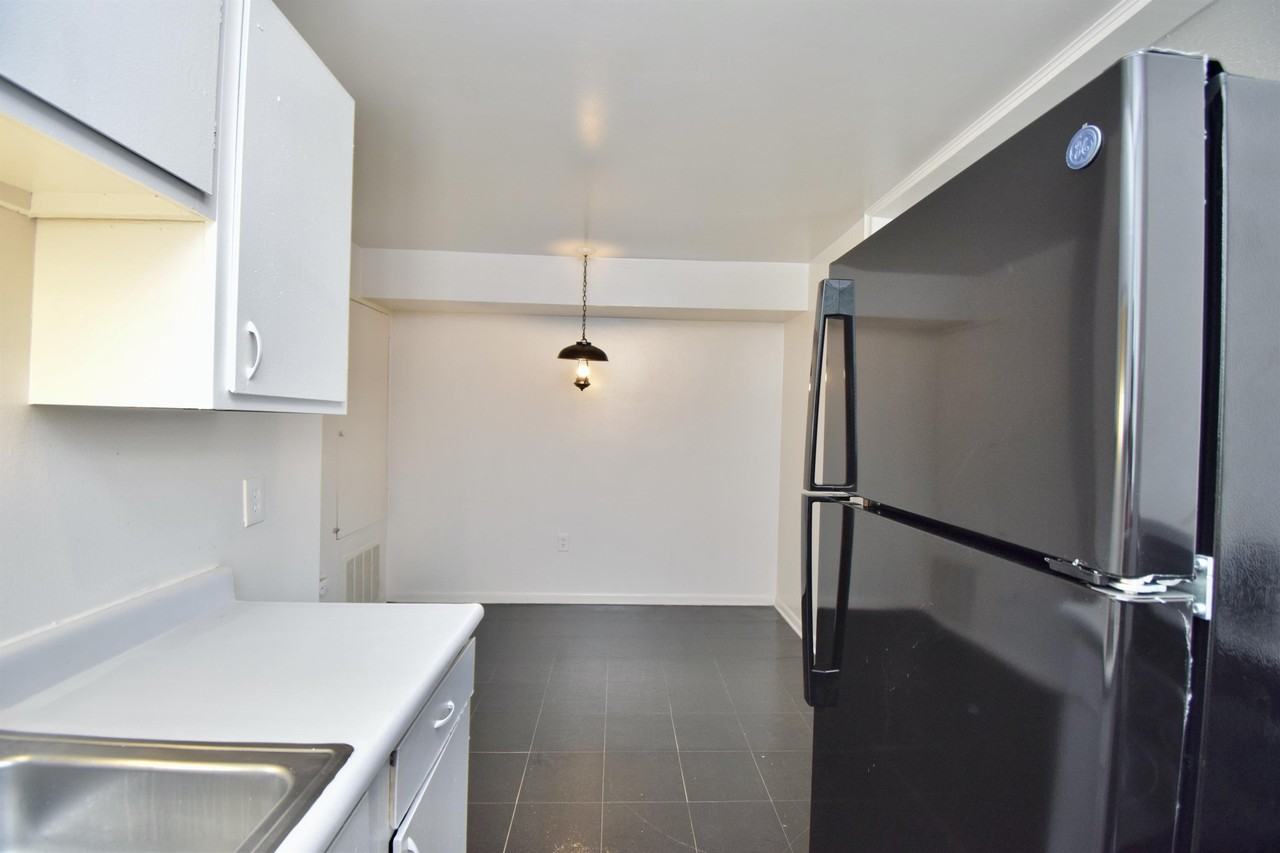 1281 Sunset Avenue - Photo 7 of 21